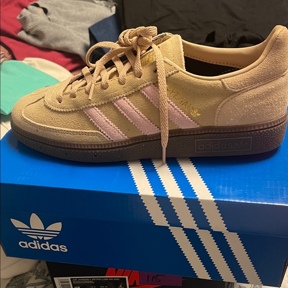 Adidas Handball Spezial W in Black and Red - Picture 2 of 6